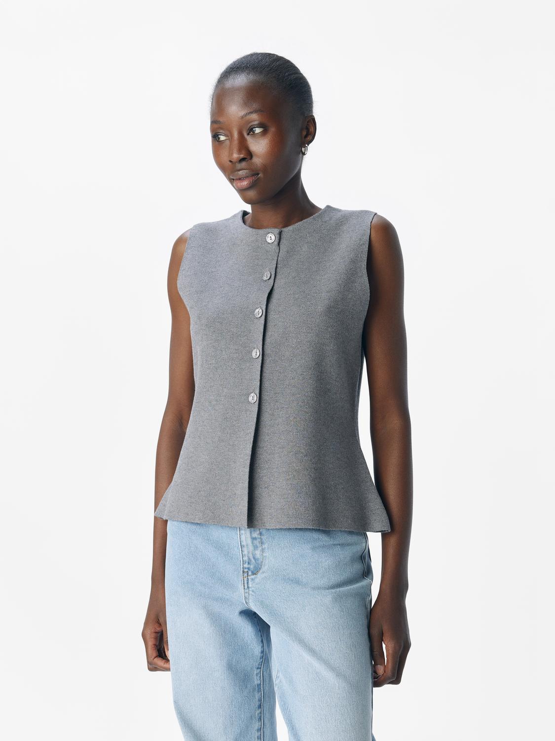 model_shot-front